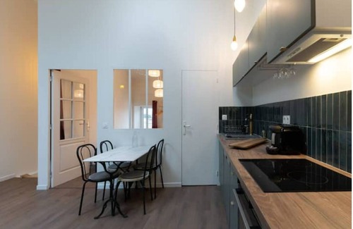 Lapeyrouse-Fossat Apartment | « Sur la Place » Centre Village Confortable et Calme