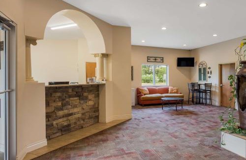 Whittington Hotel | SureStay Hotel by Best Western Whittington Rend Lake