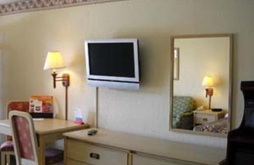North Trail Hotel | SureStay Hotel by Best Western Sarasota Lido Beach