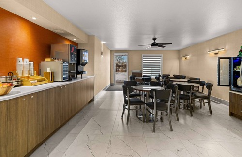 Brooks Hotel | SureStay Plus by Best Western Brooks