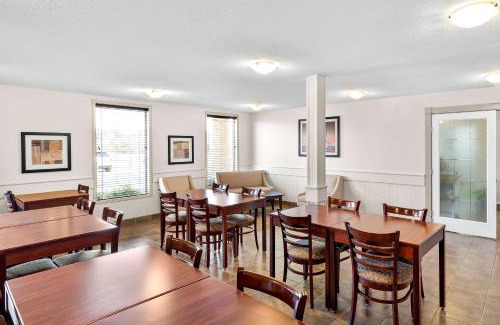 Hardisty Hotel | SureStay Plus Hotel by Best Western Hardisty