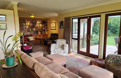 Mount Maunganui House | Surf and Sun Retreat - Mt Maunganui Holiday Home