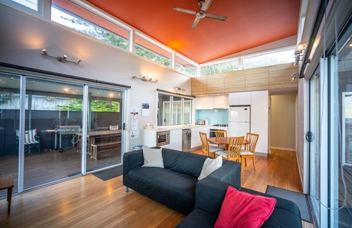 Macmasters Beach House | Surf Inn - Beach front