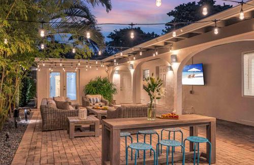 Lauderdale Beach House | Surf KeySteps from Beach Beautiful Courtyard Hot Tub H0MES