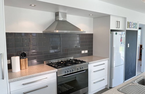 Waihi Beach Cottage | Surfers Retreat - Waihi Holiday Home