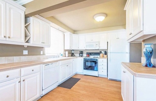 West Newport House | SurfView Disney25Min Park8Cars8Bikes3Washers4BBQs