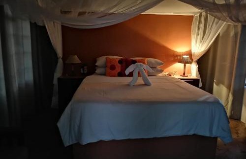 Limpopo-Lipadi Private Game Reserve Cabin | Suricata Retreat