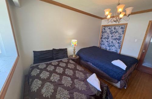 Fleetwood Bed & Breakfast | Surrey Central Private Room- Near Transit, Skytrain, Shopping Plaza