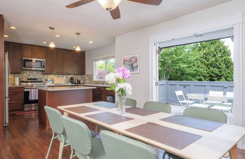 Fleetwood House | Surrey Family Home w/Patio & Garden – 3BR 2BA