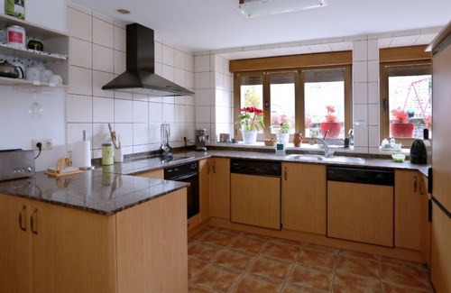 Allin Other | Surrounded by nature with 3 bedrooms, 3 bathrooms, kitchen-dining room and garden & BBQ.