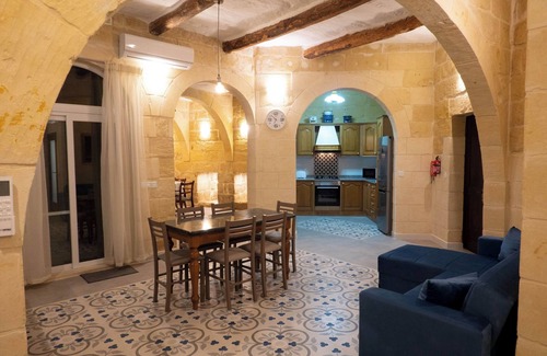 Victoria Apartment | SurWig Vacation Townhouse