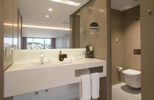 Pinhais Hotel | Suryaa Hotel Pinhais, Curio Collection by Hilton