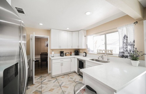 Green Valley North House | SVS: 5 Bedroom Henderson Home with Air Hockey