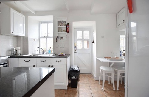 St Just Cottage | Swallow's Nest - cosy miner's cottage in the heart of St Just, dog friendly