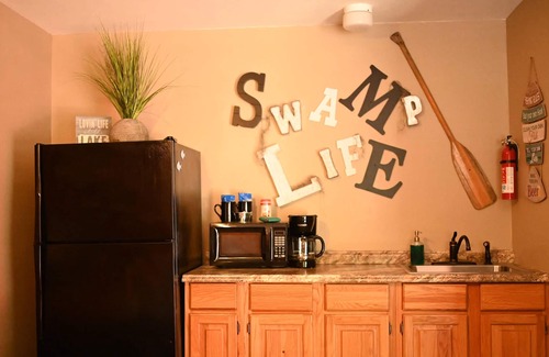 Uncertain Cabin | Swamp Life #1