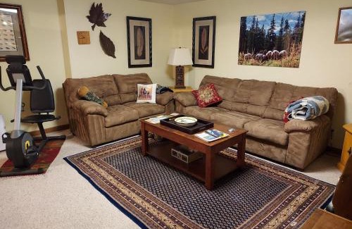 Evergreen Apartment | Swan Mountain View-Private Basement Suite/10 acres