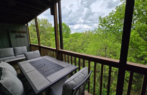 Notch Estates Apartment | Swan's Woodland Getaway Condo