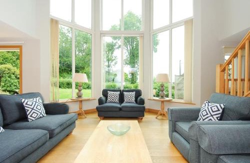 Eleighwater House | Swandown, 12A Goldenhaye