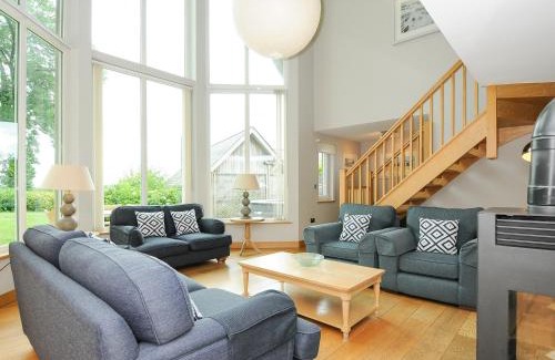 Eleighwater House | Swandown, 12A Goldenhaye