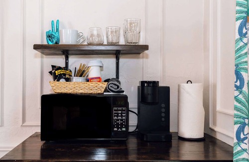 Historic Railroad District House | Swank Boutique Suites | King with Soaking Tub