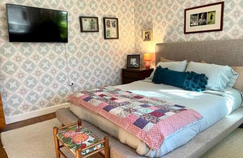 Andover Villa | Swanky Midcentury Ranch