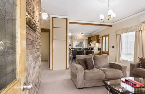 Swansea Cottage | Swansea Cottages - 2 bedroom cottages - Adjacent the beach.
