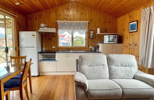 Swansea Hotel | Swansea Cottages & Lodge Suites