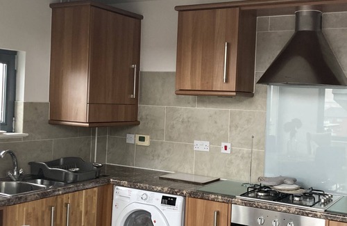 Castle Apartment | SWANSEA, Marina View & Arena View, Nr City & 3 Mins to Beach