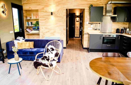 Grou House | Swarm 3 water lodges next to each other in Friesland