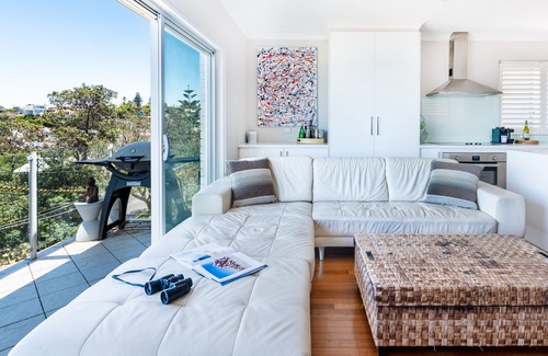 Tamarama Apartment | Sweeping Coastal Panorama with world class beaches at your doorstep