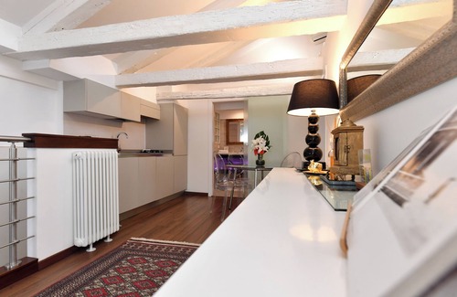 Santa Croce Apartment | Sweet Apartment Frari