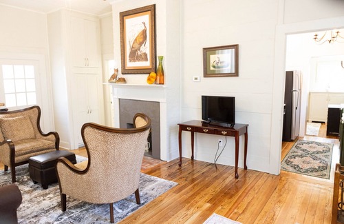 Natchez Cottage | Sweet Auntie's | 1/1 | Walk to Downtown