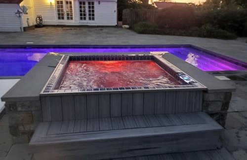 Darnestown House | Sweet Chic Farm Cottage with Pool, Hot-Tub and Beautiful Sunsets in Maryland