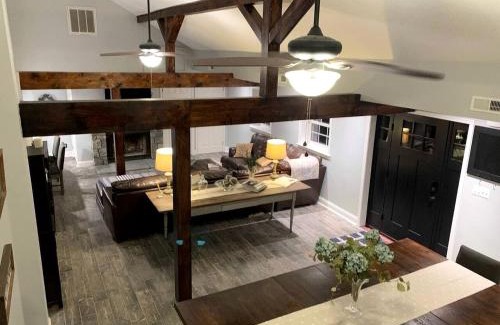 Darnestown House | Sweet Chic Farm Cottage with Pool, Hot-Tub and Beautiful Sunsets in Maryland