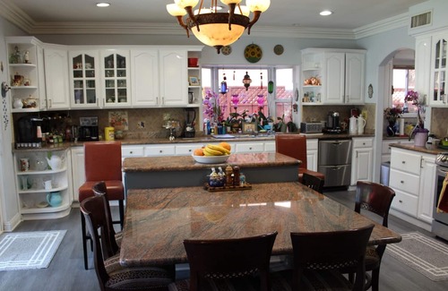 Sherman Oaks Bed & Breakfast | Sweet Dreams B&B