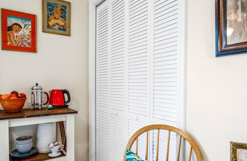 Springfield Apartment | Sweet Dreams Private Entrance, 5 blocks, Walk/Ride to River