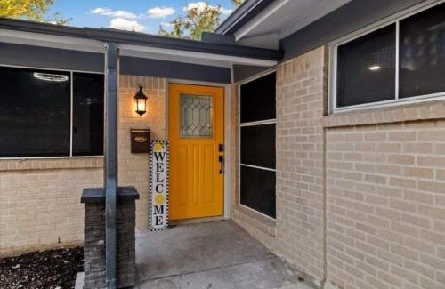 Irving House | Sweet Haven Near Airport, Restaurants Plus Car Rental Available Upon Request