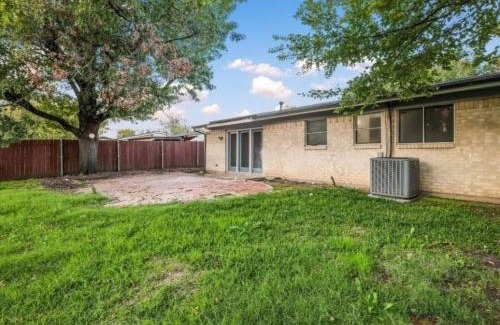 Irving House | Sweet Haven Near Airport, Restaurants Plus Car Rental Available Upon Request