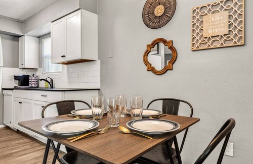 College Station Apartment | Sweet Home: 1st Floor, 2 Bdrm/Walk to A&M/King Beds