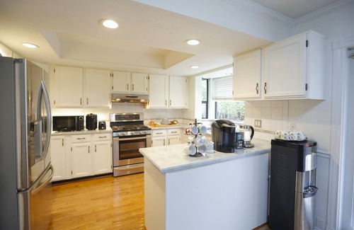 Surrey House | Sweet home at Sunnyside - Room 3