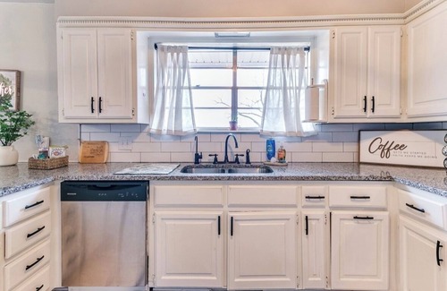 Chandler House | “Sweet Home Oklahoma” House - Large home with 4 bedrooms and fenced yard+garage!