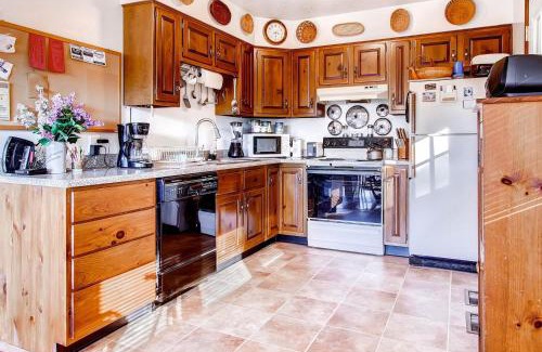 Pittsfield House | Sweet Life Brought to you by GetAway Vacations