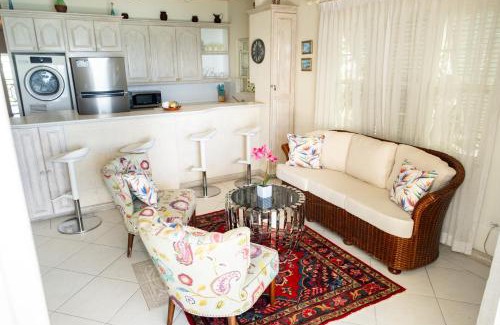 Worthing Apartment | Sweet Life Condo