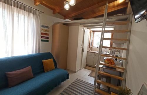 Leonidio House | Sweet little studio