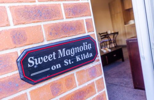Cambridge Apartment | Sweet Magnolia 1 or 2 BR Suite St Kilda Cambridge with Complimentary Continental Breakfast