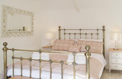Llanelli House | Sweet Pea Cottage
