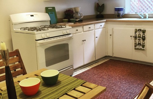 Upper Telegraph Apartment | Sweet, Spacious Garden Apartment Rockridge/Temescal
