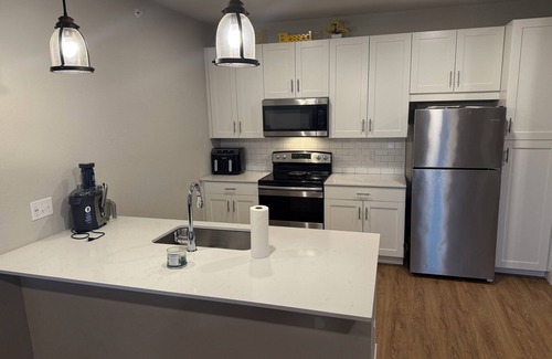 Lake St Louis Apartment | Sweet, Suburban Stay ; Peaceful, Safe and Furnished