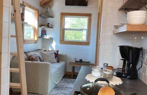 Woodridge House | Sweet Suite Tiny House w/Zen Vibes on Quiet Lake