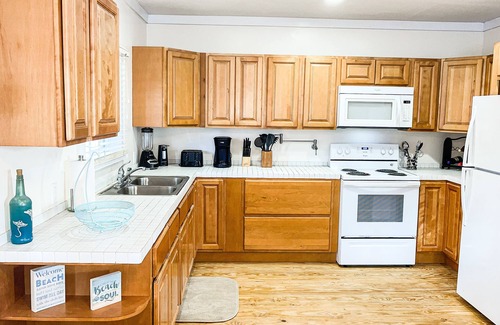 Spanish Wells House | Sweet Ting Cottage - Newly Renovated
